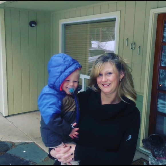 Meet your Posher, Stephanie - Picture 1 of 4